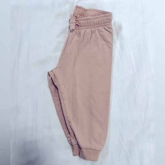 Sweatshirt/Sweatpants Matching Set
Soft Pink - Picture 3 of 5